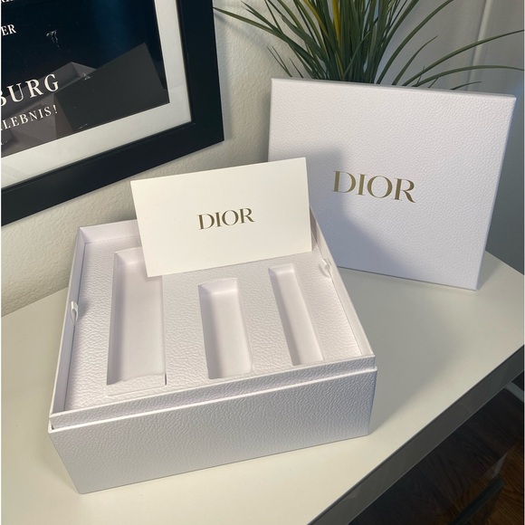 DIOR Gift Box - Picture 3 of 8